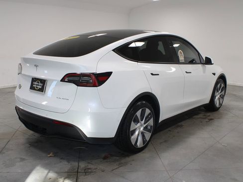 Used 2021 Tesla Model Y Long Range image 9