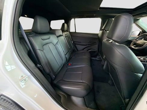 New 2026 Jeep Cherokee Limited image 28