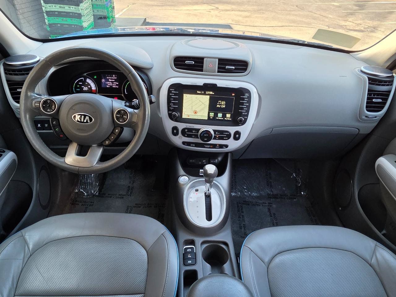Used 2016 Kia Soul EV + FWD image 13