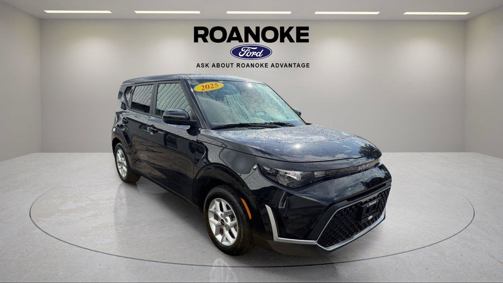 Used 2025 Kia Soul LX FWD image 4