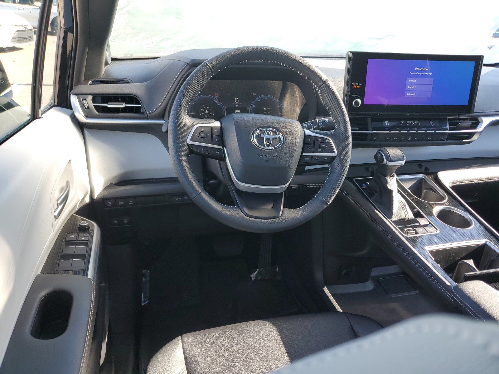 Certified 2025 Toyota Sienna XSE w/ XSE Plus Package AWD/4WD image 11