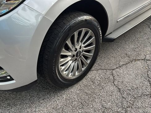 Used 2018 Lincoln Navigator Premiere AWD/4WD image 38