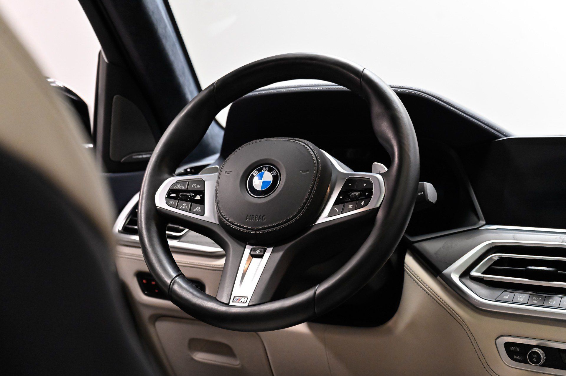 Used 2021 BMW X7 M50i AWD/4WD image 46