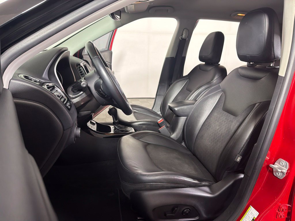 Used 2018 Jeep Compass Latitude w/ Popular Equipment Group FWD image 8