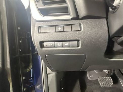 Used 2024 Nissan Rogue SV AWD/4WD image 19