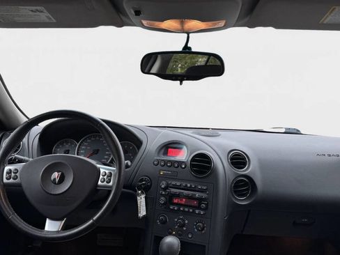 Used 2006 Pontiac Grand Prix Base 4dr Sedan w/ Sun And Sound Package image 18