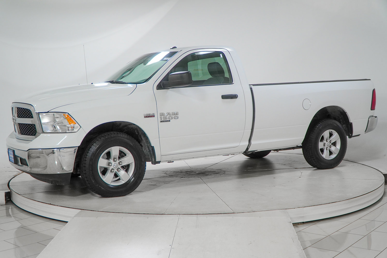 Used 2022 RAM 1500 Classic SLT AWD/4WD image 4
