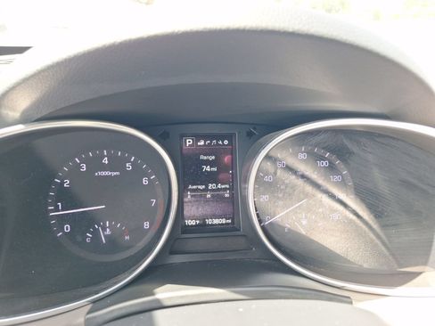 Used 2017 Hyundai Santa Fe FWD image 19