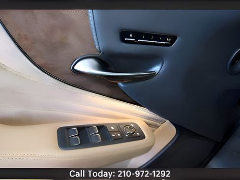 Used 2022 Lexus LS 500 RWD image 22