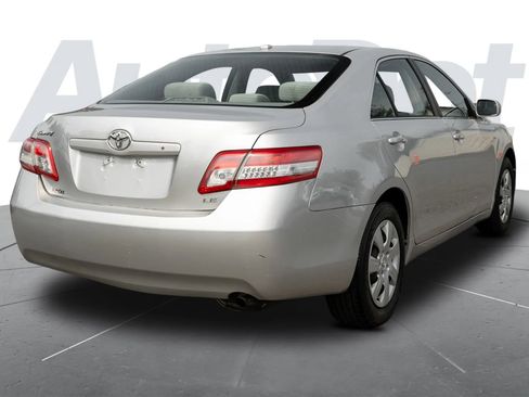Used 2011 Toyota Camry LE FWD image 3