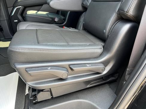 Used 2025 GMC Yukon Denali AWD/4WD image 14