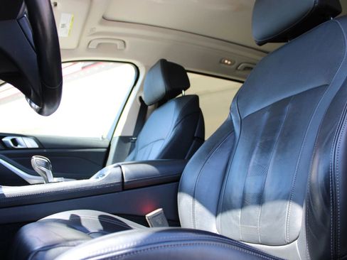 Used 2022 BMW X7 xDrive40i w/ Premium Package image 11