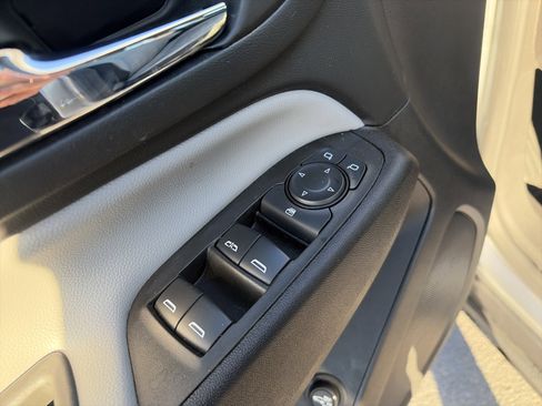 Used 2024 Chevrolet Equinox LT image 16