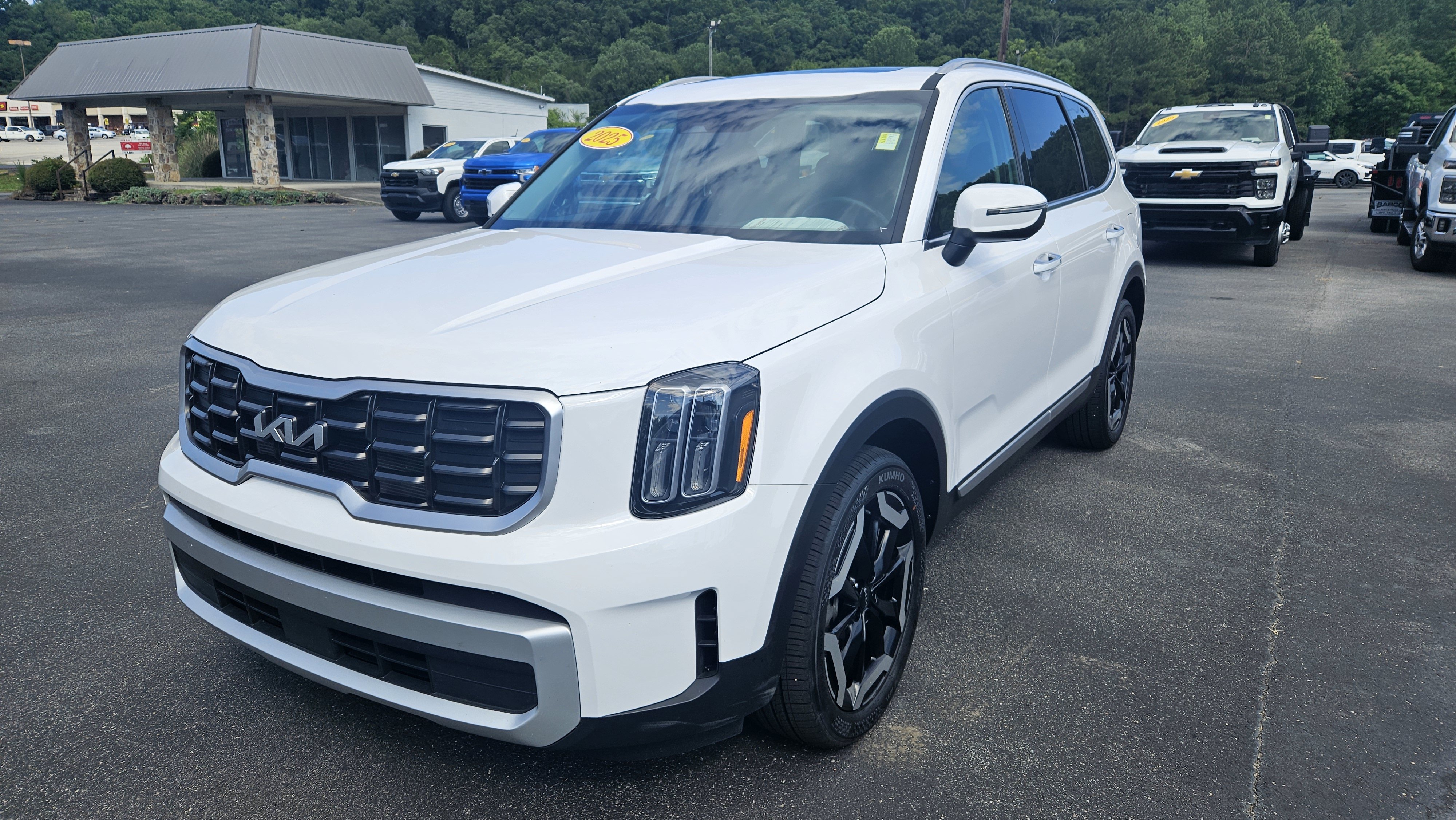 Used 2025 Kia Telluride S FWD image 2