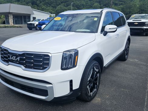 Used 2025 Kia Telluride S FWD image 2