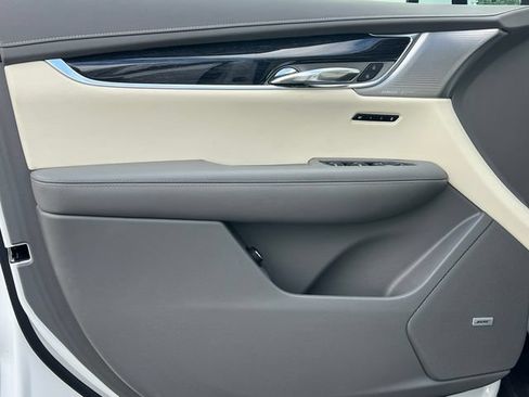Used 2023 Cadillac XT6 Premium Luxury AWD/4WD image 15
