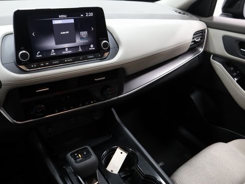 Certified 2025 Nissan Rogue SV image 29