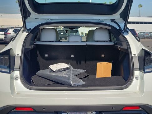 New 2026 Nissan Leaf Platinum+ w/ Cargo Package (Platinum+) FWD image 17