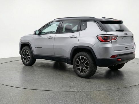 Used 2025 Jeep Compass Trailhawk AWD/4WD image 6
