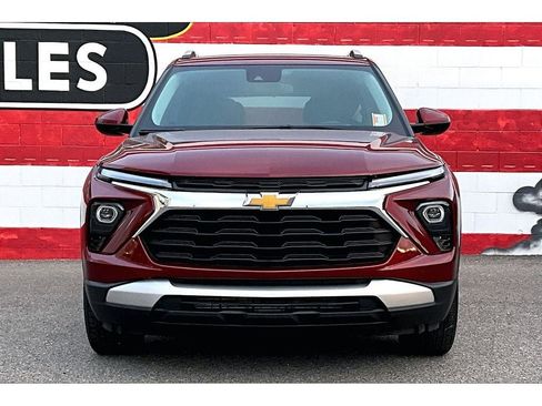 Used 2025 Chevrolet TrailBlazer LT image 3