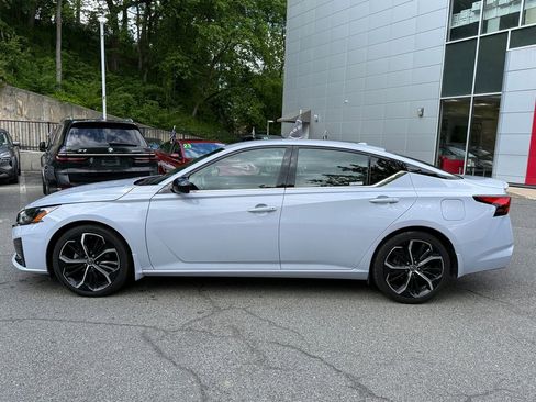 Used 2023 Nissan Altima 2.5 SR FWD image 3