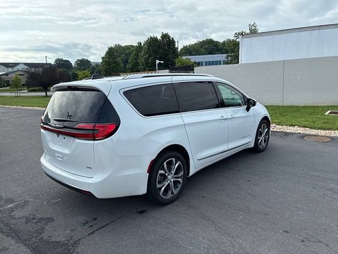 Used 2026 Chrysler Pacifica Pinnacle AWD/4WD image 16