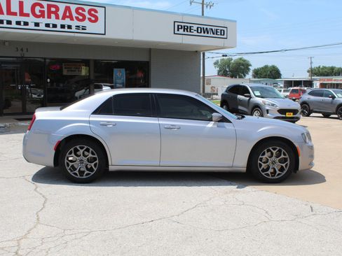 Used 2017 Chrysler 300 S AWD/4WD image 3