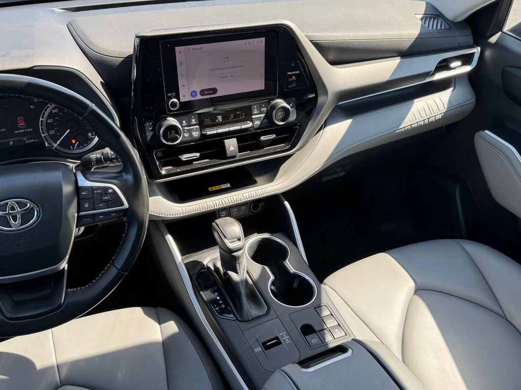 Used 2023 Toyota Highlander XLE FWD image 29