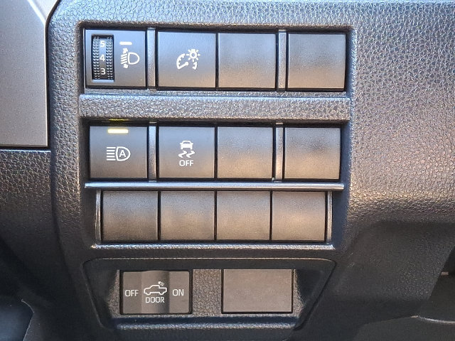 Used 2025 Toyota Tacoma SR5 AWD/4WD image 21