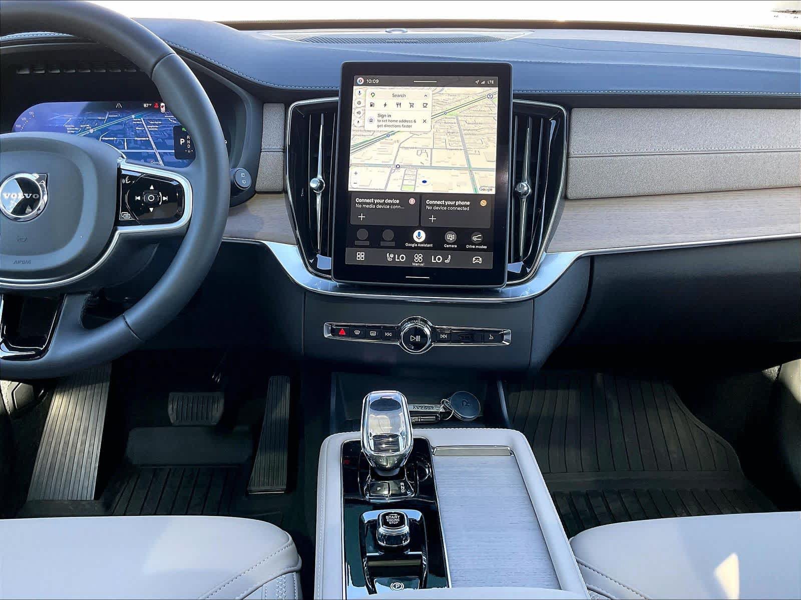 New 2026 Volvo XC90 T8 Plus w/ Protection Package AWD/4WD image 9