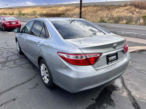 Used 2016 Toyota Camry LE FWD image 4