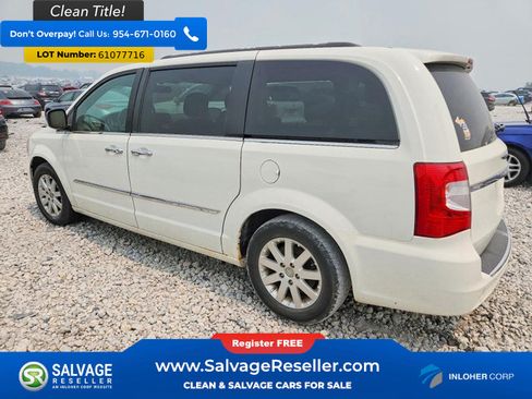 Used 2012 Chrysler Town & Country Touring-L w/ Entertainment Group #2 FWD image 3