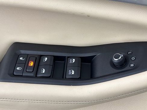 Used 2023 Jeep Grand Cherokee Limited image 24