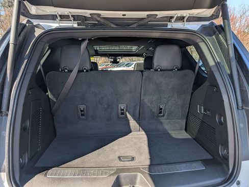 Used 2022 Chevrolet Tahoe High Country w/ Premium Package 2 AWD/4WD image 17
