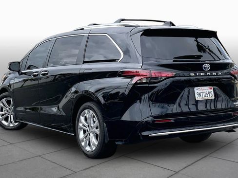 Certified 2024 Toyota Sienna Platinum FWD image 11