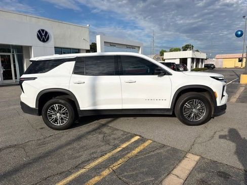 Used 2024 Chevrolet Traverse LS FWD image 3