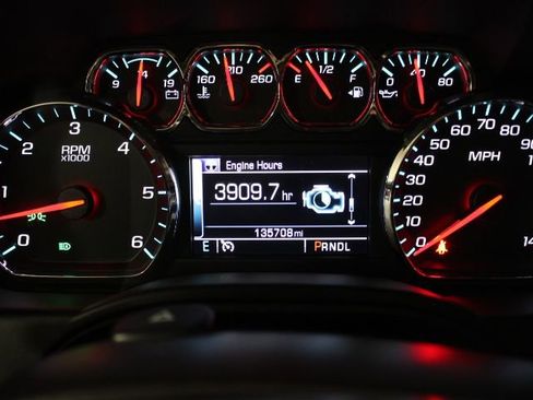 Used 2018 Chevrolet Suburban LT image 56