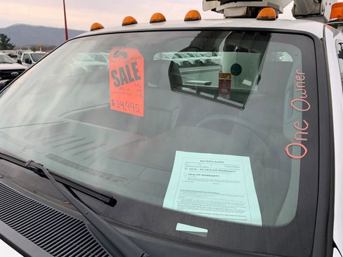 Used 2011 Ford F550 2WD Regular Cab Super Duty w/ Payload Upgrade Pkg image 4