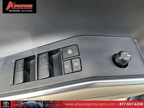 Used 2023 Toyota Highlander XLE AWD/4WD image 22