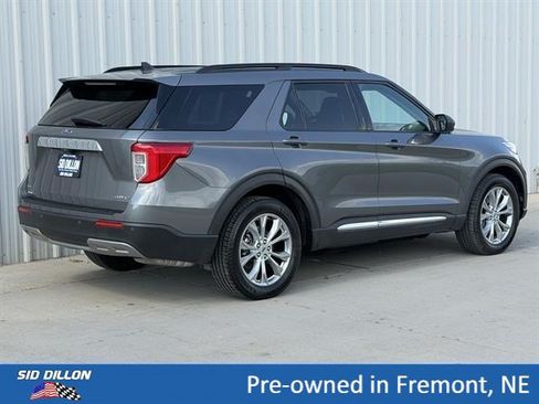 Used 2021 Ford Explorer XLT w/ Equipment Group 202A AWD/4WD image 4