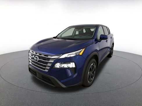 Used 2025 Nissan Rogue SV FWD image 3