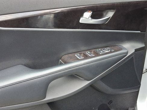 Used 2018 Kia Sorento LX image 22