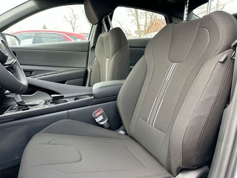 Used 2025 Hyundai Elantra SEL image 29