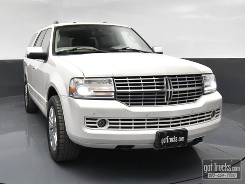 Used 2014 Lincoln Navigator 2WD image 45