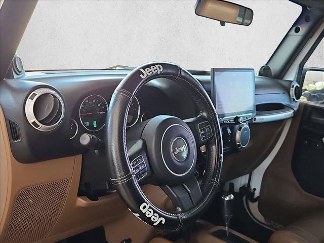 Used 2011 Jeep Wrangler Unlimited Sahara w/ Connectivity Group AWD/4WD image 9