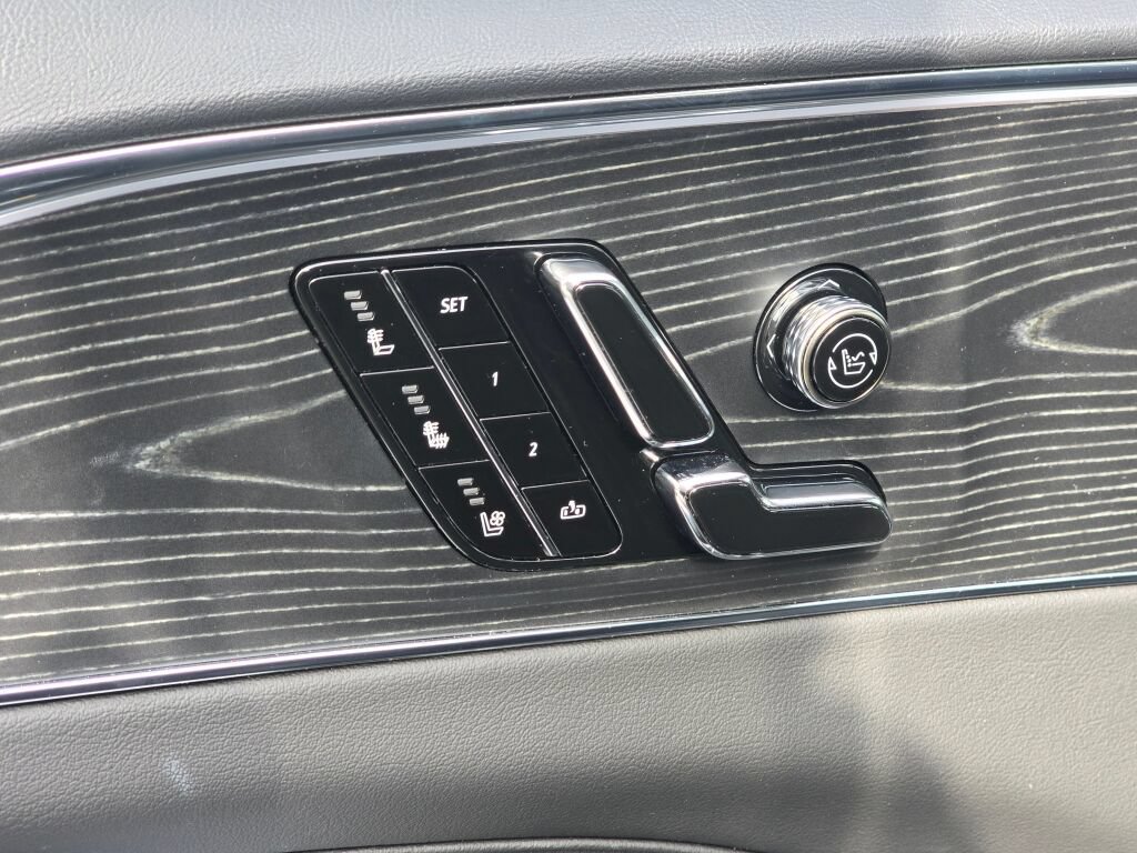 Used 2024 Cadillac Lyriq Sport AWD/4WD image 34
