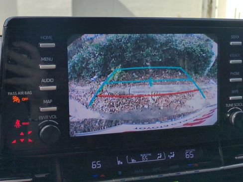 Used 2021 Toyota Sienna LE image 20