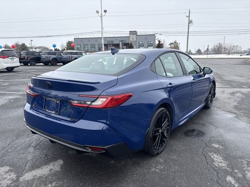 Used 2025 Toyota Camry SE w/ Convenience Package image 3