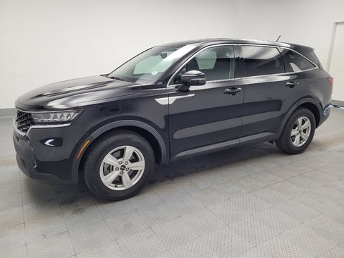 Used 2023 Kia Sorento LX image 2