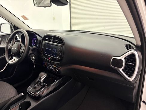 Used 2025 Kia Soul LX FWD image 29